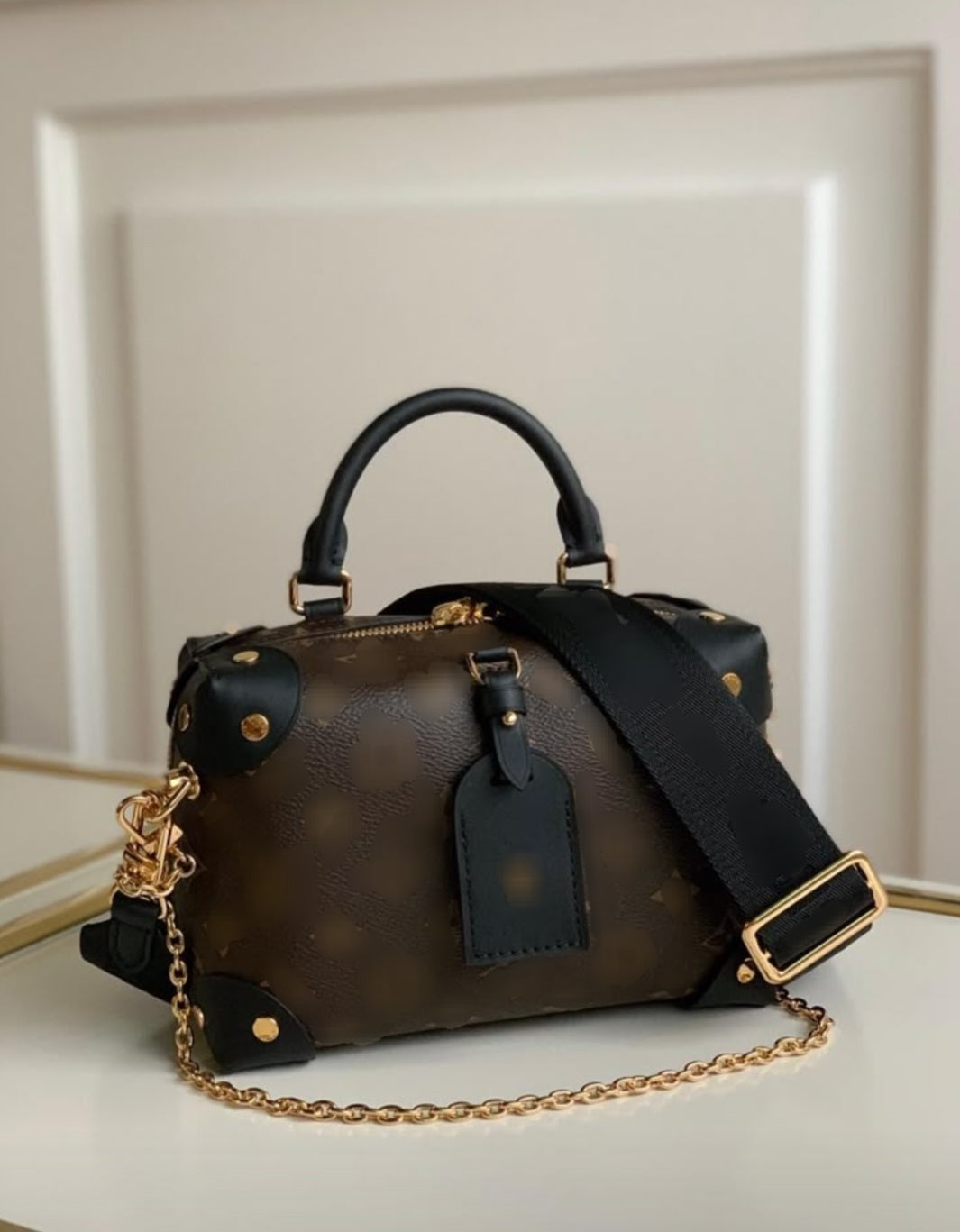 Luxury purse with strap