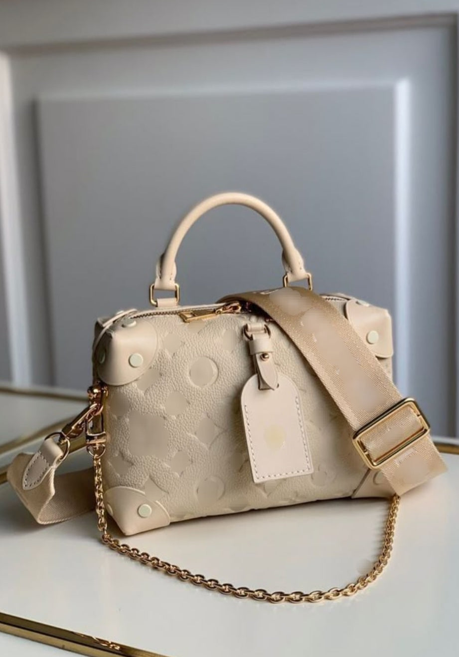 Luxury purse with strap